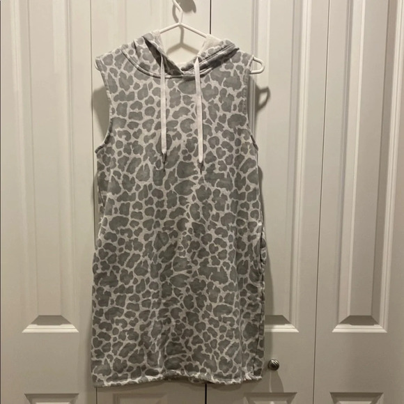 Nanavatee | Gray & white Leopard Print Sleeveless Hoodie Dress with pockets - sm - Picture 1 of 8